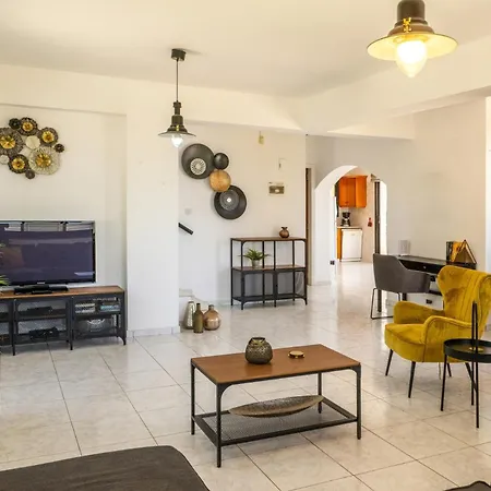 Themis By * פאהיה